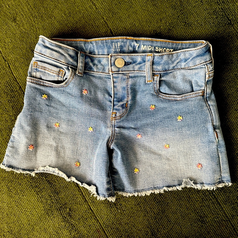 Girls Gap Kids Denim Embroidered shorts - Size 7